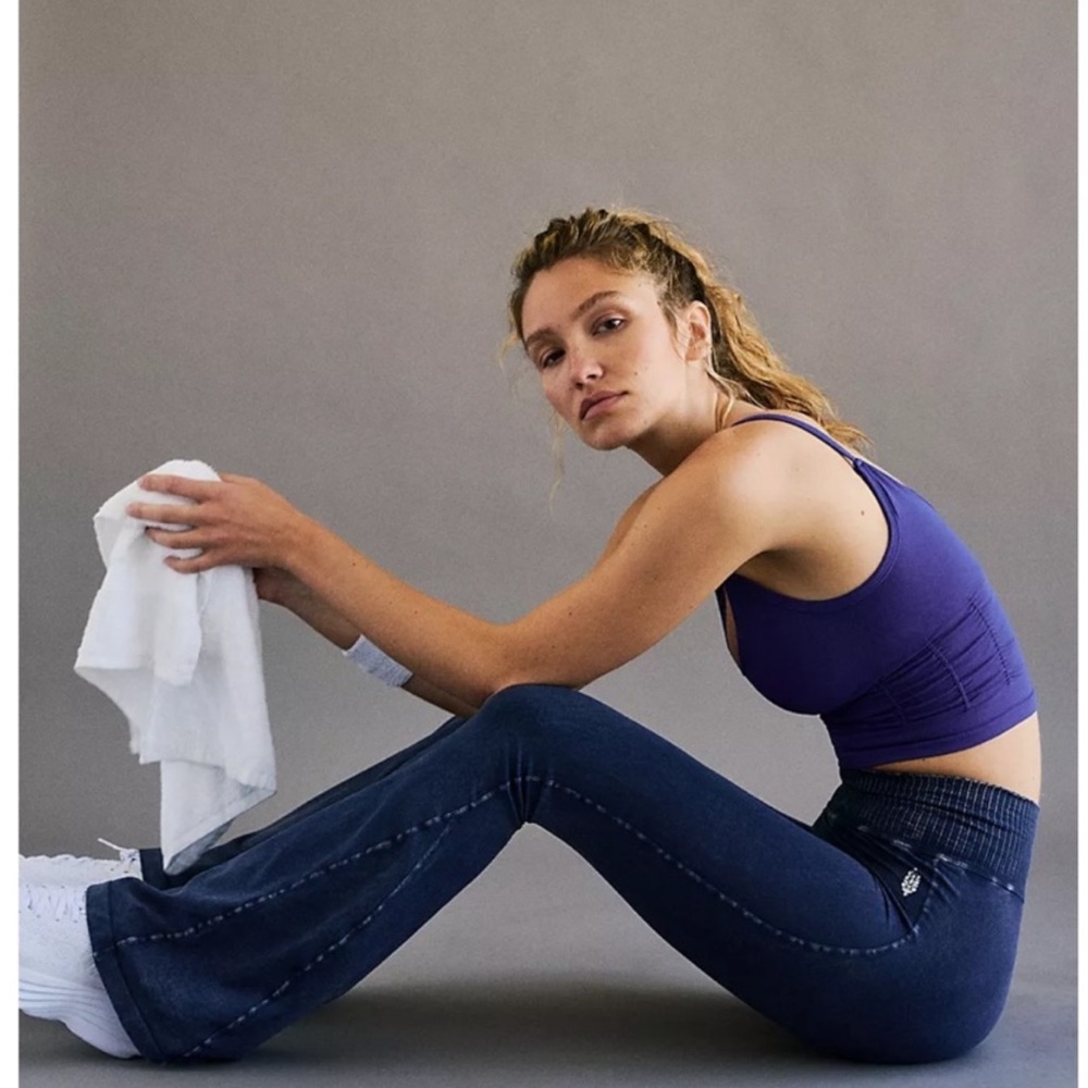 Free People Movement Good Karma Flare leggings vintage deep navy M/L